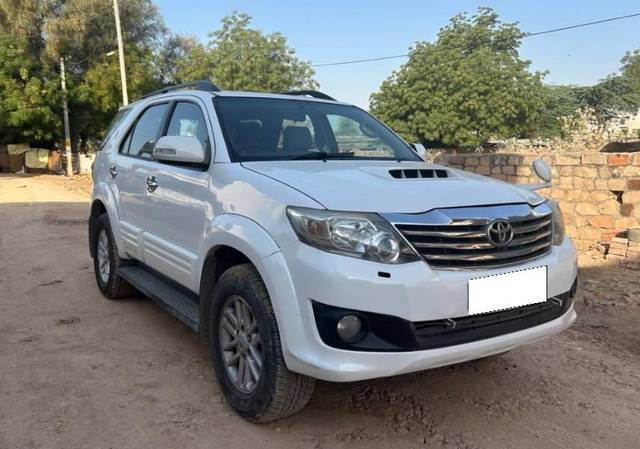 https://images10.gaadi.com/usedcar_image/4569804/original/processed_4df5d3dd-6c77-4c23-b8bf-ac4c385ad31f.jpeg?imwidth=6400