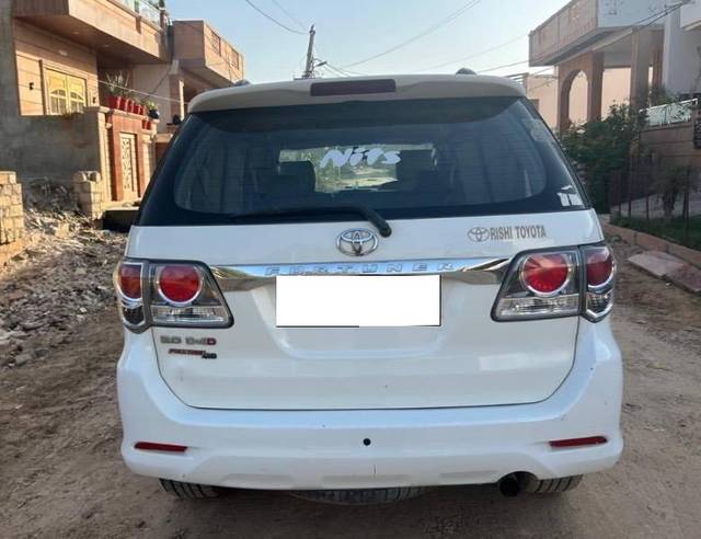https://images10.gaadi.com/usedcar_image/4569804/original/processed_95ecf0bf-16a4-41cf-b053-0cc72b9cb4a3.jpeg?imwidth=6401