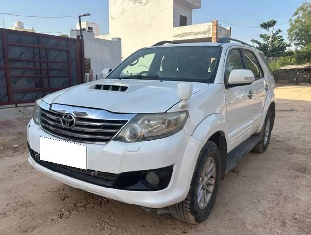 https://images10.gaadi.com/usedcar_image/4569804/original/processed_9ff53a9a-4f91-48bf-9e80-310c9bd962f8.jpeg?imwidth=6402