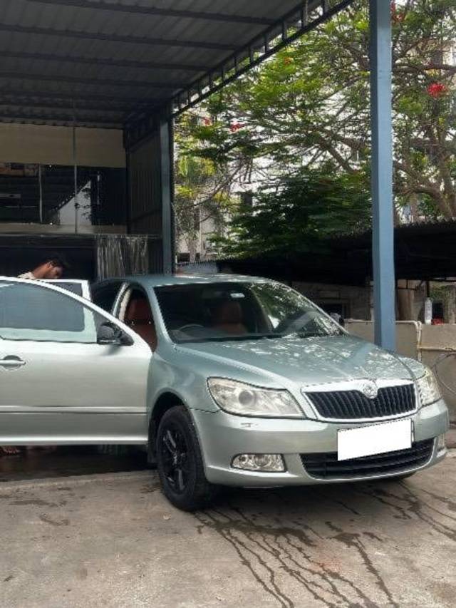 https://images10.gaadi.com/usedcar_image/4569810/original/processed_8a6924a4-1e71-4c94-933d-f8444cc1674f.jpeg?imwidth=6402