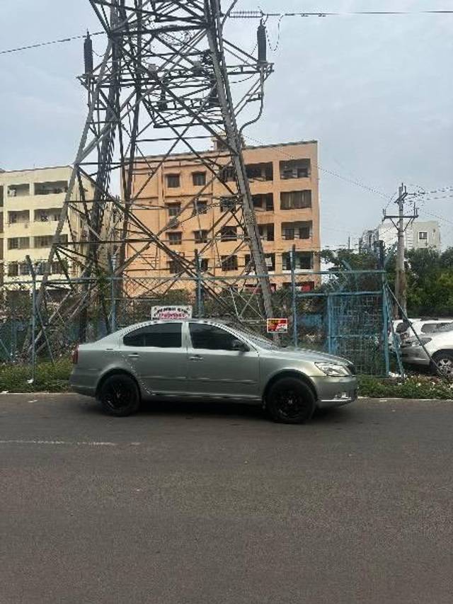 https://images10.gaadi.com/usedcar_image/4569810/original/processed_c12508a2-db5b-439a-ac74-09b49a1b695e.jpeg?imwidth=6401