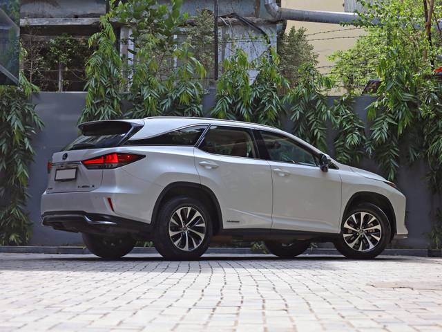 https://images10.gaadi.com/usedcar_image/4569813/original/processed_2089ee74feacb75b9047ea493751e5e3.jpg?imwidth=6402