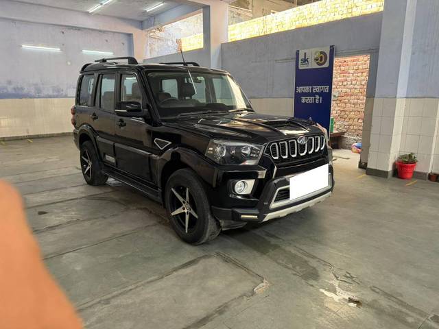 https://images10.gaadi.com/usedcar_image/4569818/original/processed_71f63749e7e80bc7d1ef1c1af7ba46f2.jpg?imwidth=6400