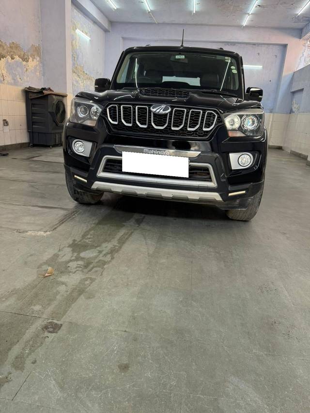 https://images10.gaadi.com/usedcar_image/4569818/original/processed_bc9c5aeee388fc40e4a9e55928aa639b.jpg?imwidth=6401