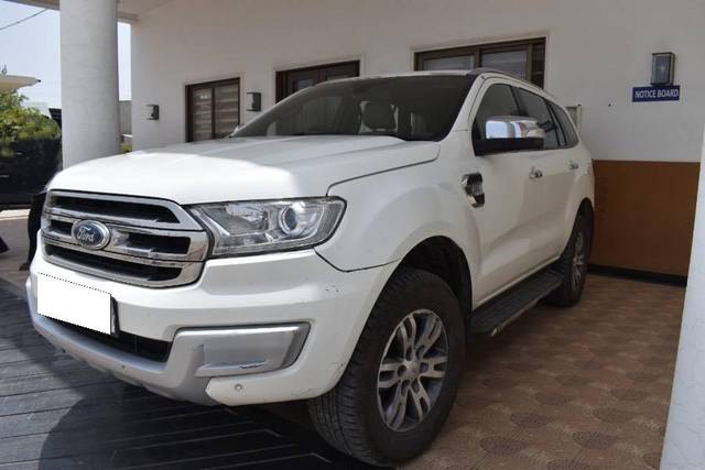 https://images10.gaadi.com/usedcar_image/4569825/original/processed_4d9ef76f-06b7-49f7-91b8-1fce56c4f245.jpeg?imwidth=6401