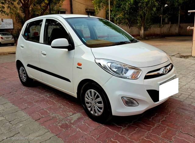 https://images10.gaadi.com/usedcar_image/4569831/original/processed_cc00853595084e202dbb1ca2a2e7ead3.jpg?imwidth=6400