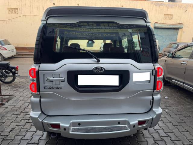 https://images10.gaadi.com/usedcar_image/4569834/original/processed_46da75a75eab2ddae8daf052271452ac.jpg?imwidth=6401