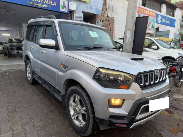 https://images10.gaadi.com/usedcar_image/4569834/original/processed_945e3aace3ed83098efc423f4883b5c1.jpg?imwidth=6400