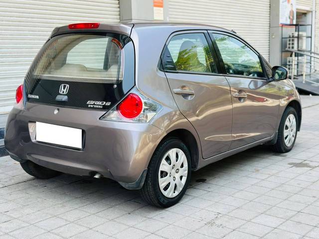 https://images10.gaadi.com/usedcar_image/4569836/original/processed_4d2ffcdc32748df1ab8d096b454b92b1.jpg?imwidth=6402