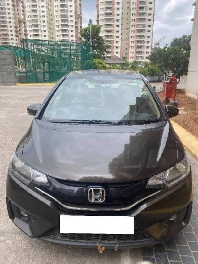 https://images10.gaadi.com/usedcar_image/4569852/original/processed_b068f806-5087-4624-a391-a9b1340305ff.jpeg?imwidth=6402
