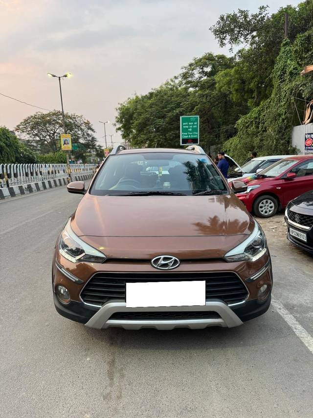 https://images10.gaadi.com/usedcar_image/4569861/original/processed_f728e6c22c458a10fa577891740f449f.jpg?imwidth=6402