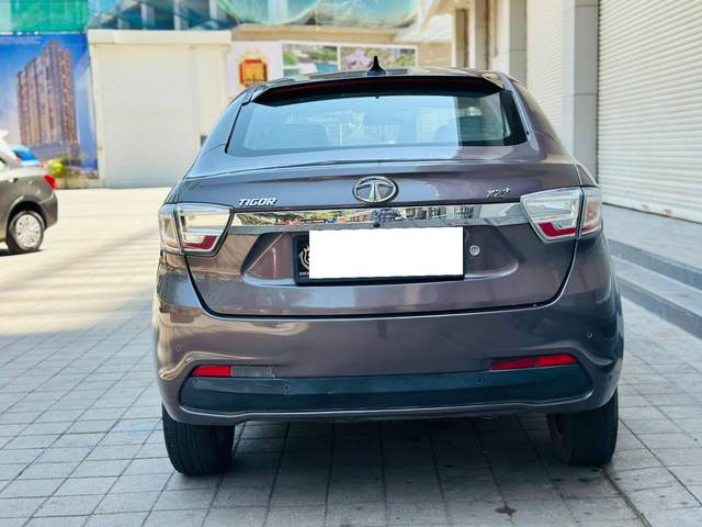 https://images10.gaadi.com/usedcar_image/4569864/original/processed_51c2bdb62637d08547c94f68f2d789f6.jpg?imwidth=6401