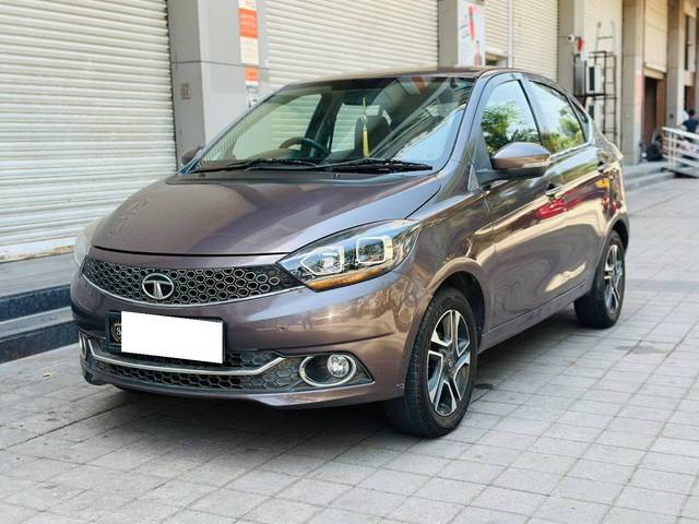 https://images10.gaadi.com/usedcar_image/4569864/original/processed_ae3e936514a74efb44f77e130d094cc7.jpg?imwidth=6400