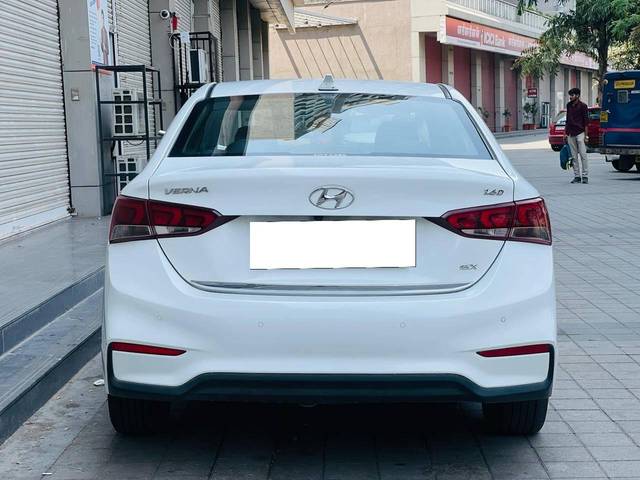 https://images10.gaadi.com/usedcar_image/4569880/original/processed_3339d28c2d912ad2f1e36b4081514a66.jpg?imwidth=6402