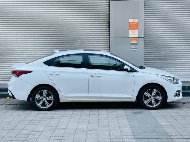 https://images10.gaadi.com/usedcar_image/4569880/original/processed_72257afab2e37d6d741ed76d28b52d78.jpg?imwidth=6401