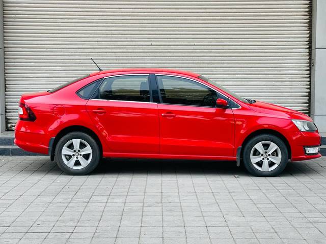 https://images10.gaadi.com/usedcar_image/4569892/original/b44b26f877f8a3a61f9680ef8df44c08.jpg?imwidth=6401