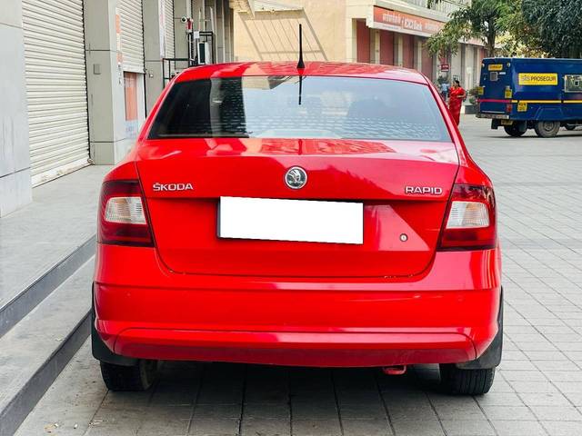 https://images10.gaadi.com/usedcar_image/4569892/original/processed_9d9dd0f996af924d94f99d3cfa693d2b.jpg?imwidth=6402