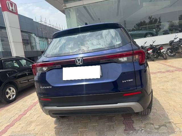https://images10.gaadi.com/usedcar_image/4569906/original/processed_e69913c1-6653-4e5a-9908-136332f3e303.jpeg?imwidth=6401