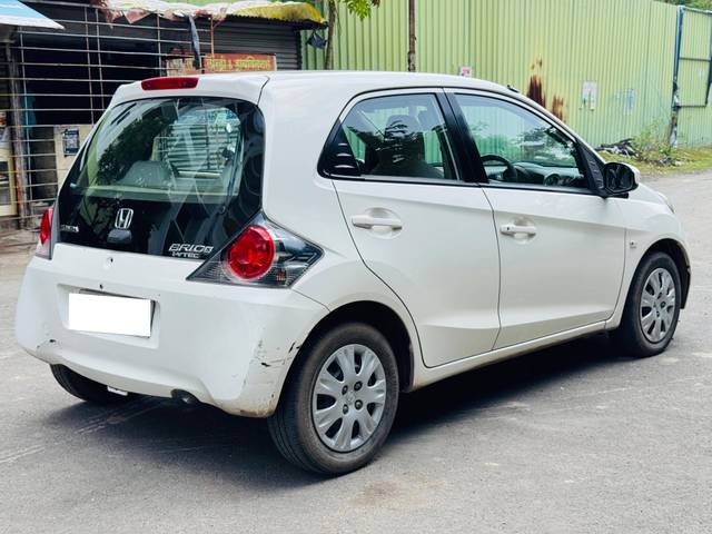 https://images10.gaadi.com/usedcar_image/4569908/original/processed_d337d75dfa5ad92174d5ee52dfc8da09.jpg?imwidth=6401