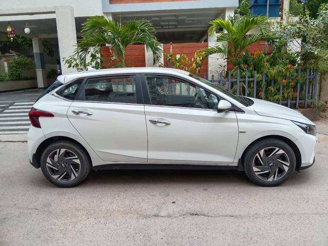 https://images10.gaadi.com/usedcar_image/4569913/original/processed_b917f03606c3e966e580e5a9eb19e40b.jpg?imwidth=6401