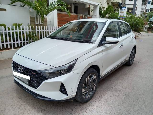 https://images10.gaadi.com/usedcar_image/4569913/original/processed_ce6cfbfee1ef6284ef33ac0c0753c48d.jpg?imwidth=6400