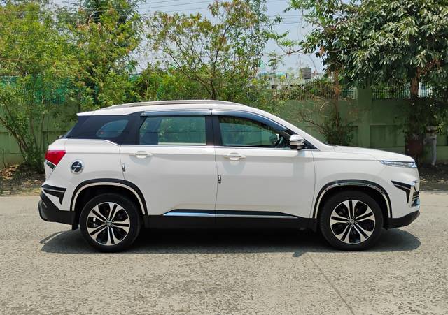 https://images10.gaadi.com/usedcar_image/4569916/original/40172a686872aa2a0467b8c1a7bfde04.jpg?imwidth=6401