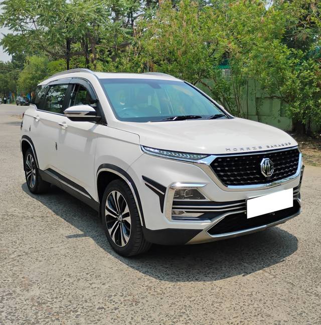 https://images10.gaadi.com/usedcar_image/4569916/original/processed_6fa35e80087fd829254891f0d91ab441.jpg?imwidth=6400