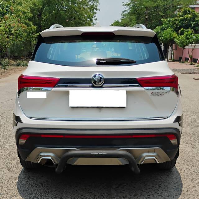 https://images10.gaadi.com/usedcar_image/4569916/original/processed_7aeba683c3c56953af75e91b5fc9caf8.jpg?imwidth=6402