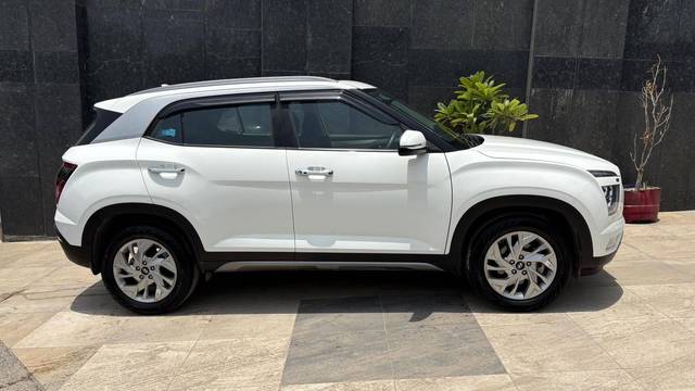 https://images10.gaadi.com/usedcar_image/4569921/original/processed_f50fd2fe0f5a4e986d5f9b0dbc72431e.jpg?imwidth=6401