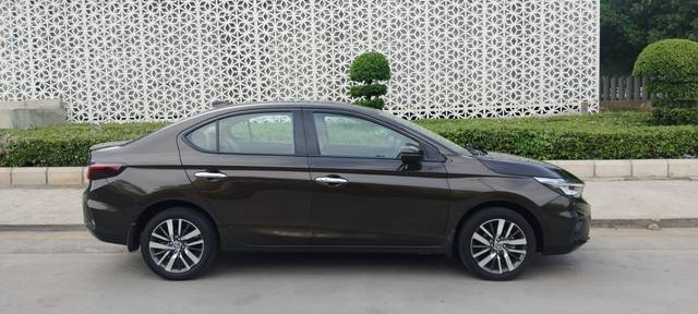 https://images10.gaadi.com/usedcar_image/4569933/original/e1e6fa920b1fae98257e00831e21f995.jpeg?imwidth=6401