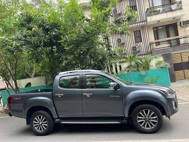 https://images10.gaadi.com/usedcar_image/4569938/original/processed_d807bad7ca71d27bebf2e3236d418a2c.jpg?imwidth=6401
