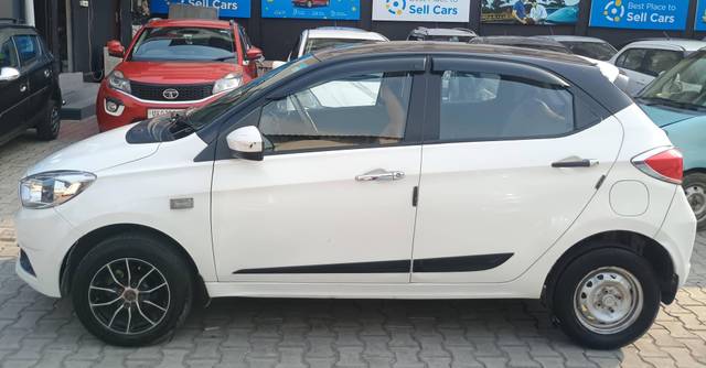 https://images10.gaadi.com/usedcar_image/4569947/original/processed_cfb46445-b773-4881-8c5d-9467d64d039b.jpg?imwidth=6402