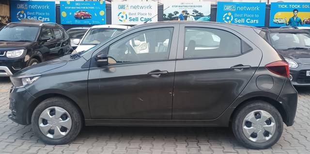 https://images10.gaadi.com/usedcar_image/4569952/original/processed_7a442041-52d6-4e9e-b891-c675a8392d28.jpg?imwidth=6402