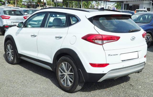 https://images10.gaadi.com/usedcar_image/4570001/original/processed_9e6280d28eaf14f82e839f91610d9cfb.jpg?imwidth=6401