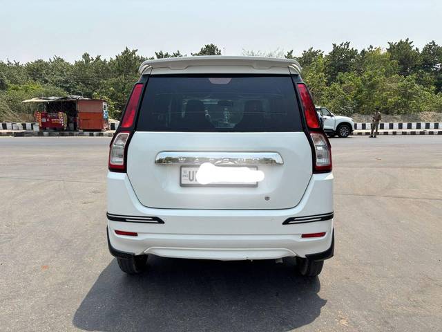 https://images10.gaadi.com/usedcar_image/4570007/original/processed_4890d09a4913fa373ca661e144b1db84.jpg?imwidth=6402