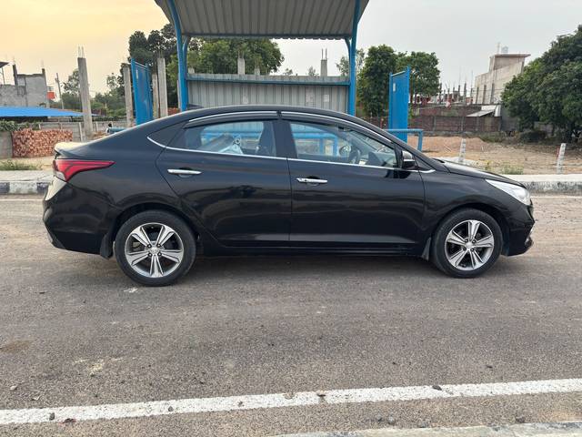 https://images10.gaadi.com/usedcar_image/4570011/original/08926be1b4cf108ef2119d3ff060543e.jpg?imwidth=6401