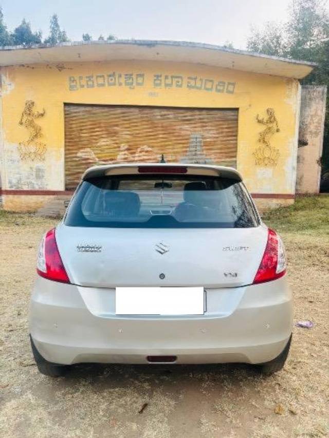 https://images10.gaadi.com/usedcar_image/4570013/original/processed_f4b9ec88-0699-4fa5-8e71-bb37b59ee6be.jpeg?imwidth=6402