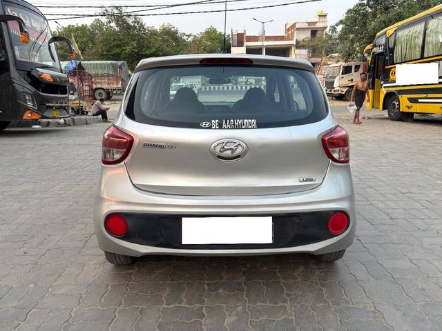 https://images10.gaadi.com/usedcar_image/4570014/original/processed_41f5baf6080a401aa56fde902523d07b.jpg?imwidth=6402