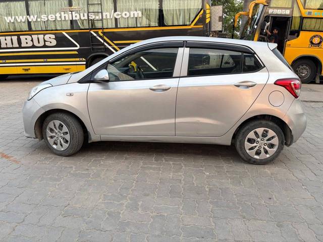 https://images10.gaadi.com/usedcar_image/4570014/original/processed_9f6a6c32fed58bae00acf2828d693083.jpg?imwidth=6400