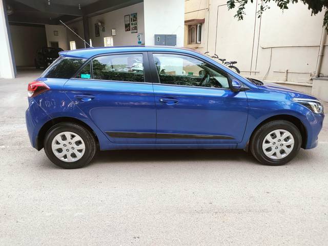 https://images10.gaadi.com/usedcar_image/4570031/original/processed_b0504d4d2553b7fc21dda3d89e239669.jpg?imwidth=6401
