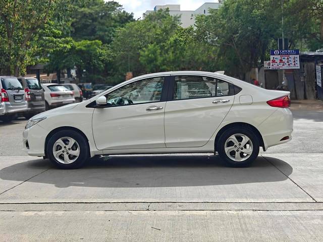 https://images10.gaadi.com/usedcar_image/4570032/original/processed_9106ca417736f981f96cbd4a6b05cc97.jpg?imwidth=6402