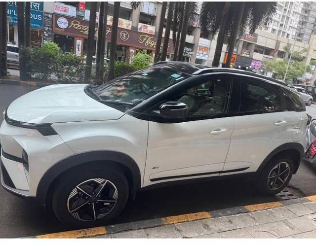 https://images10.gaadi.com/usedcar_image/4570035/original/processed_a80105a9-84ed-42cc-aed6-2ae7f10d1e55.jpeg?imwidth=6400