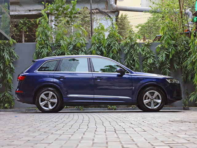 https://images10.gaadi.com/usedcar_image/4570039/original/838e4601ea8ff4169522bce9c3608b76.jpg?imwidth=6401