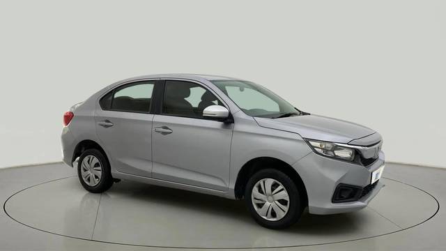 https://images10.gaadi.com/usedcar_image/4570068/original/70b343a0eaec48808cabdd40bfec0f0e.jpg?imwidth=6400