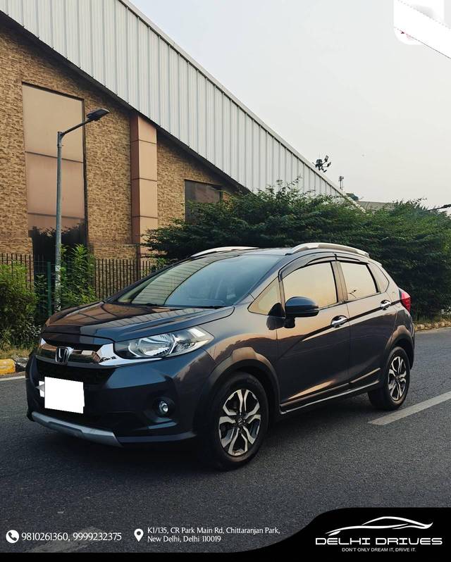 https://images10.gaadi.com/usedcar_image/4570109/original/processed_a11fe567da505e7ef1b3913f123d1816.jpeg?imwidth=6400