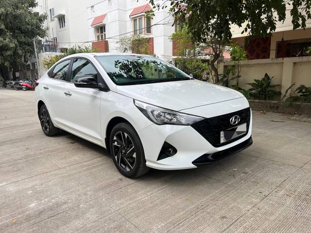 https://images10.gaadi.com/usedcar_image/4570127/original/processed_d0ab182e48a1c9d4e95e9a3fcf377d5e.jpg?imwidth=6400