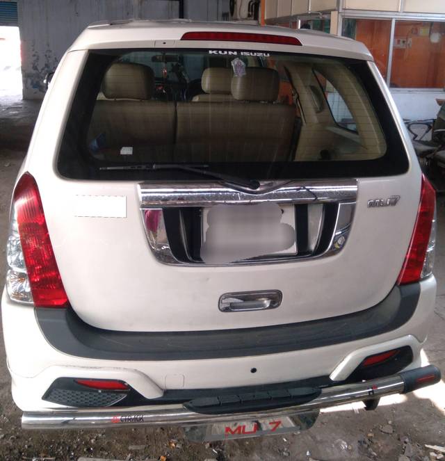 https://images10.gaadi.com/usedcar_image/4570135/original/processed_d6a67c892988e233b3505e756ec87598.jpg?imwidth=6402