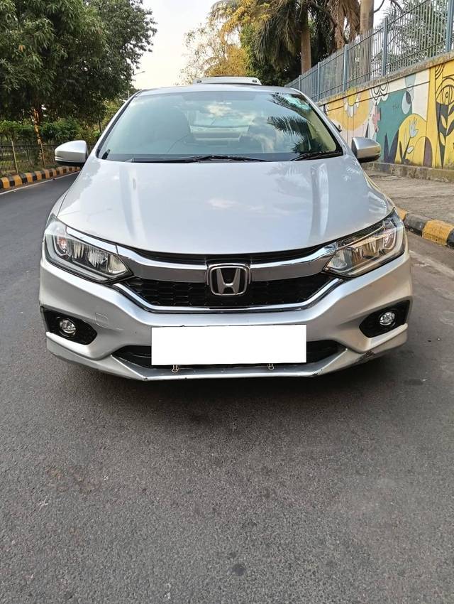 https://images10.gaadi.com/usedcar_image/4570176/original/processed_1f22587a255292cf6713fadf9ec559d5.jpg?imwidth=6400