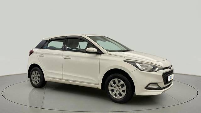 https://images10.gaadi.com/usedcar_image/4570183/original/a950a6f1bf16ba926a3e231416329ee1.jpg?imwidth=6400