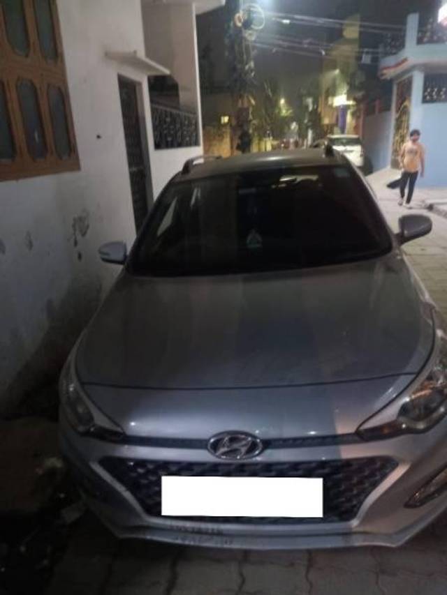 https://images10.gaadi.com/usedcar_image/4570190/original/processed_10ea7a26-86f6-4996-839e-7bb21004be0f.jpg?imwidth=6401